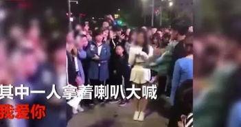 吃瓜两男求婚视频播放,两男子甜蜜演绎“吃瓜”爱情