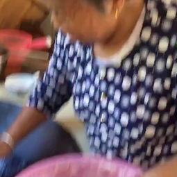 黑人小哥吃瓜群众视频,揭秘街头热辣话题背后的故事